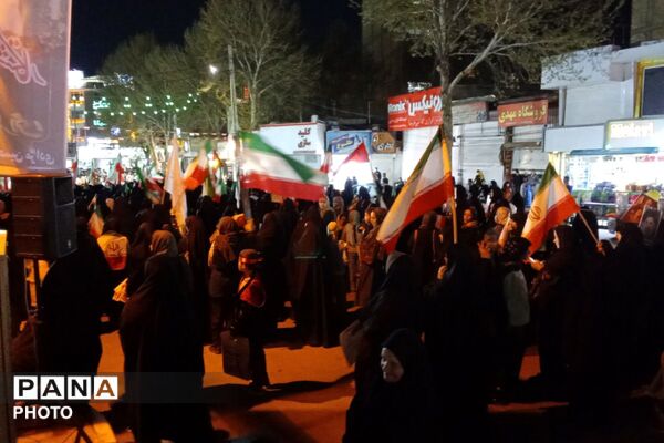 مردم شجاع ایرانی میدان را خالی نمی‌گزارند و تا پای جان هستند