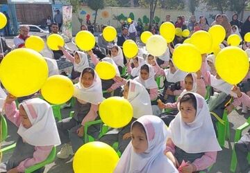 برگزاری جشن شکوفه‌ها در دبستان فرشتگان شهرستان فیروزکوه