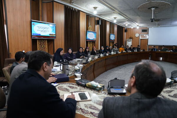 نشست مدیرکل آموزش و‌ پرورش استان اصفهان با نمایندگان شورای دانش‌آموزی و مجلس دانش‌آموزی استان 
