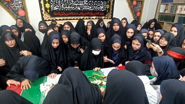  شهید گمنام ۱۷ ساله مهمان ویژه دبیرستان دخترانه امام حسین(ع) دوره اول  واحد ۳