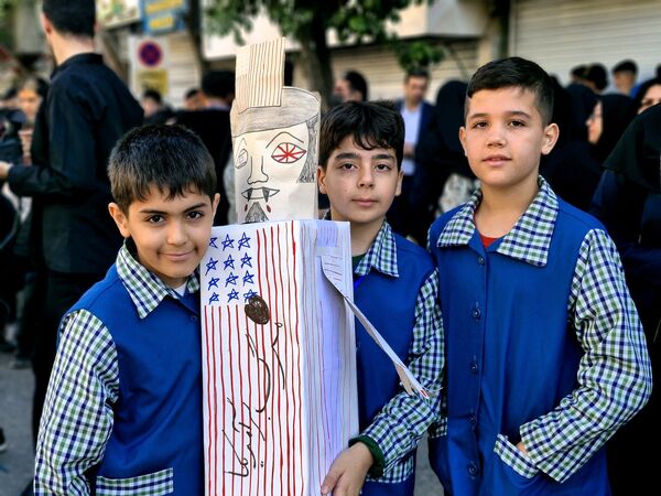 راهپیمایی روز دانش‌آموز در گلوگاه 