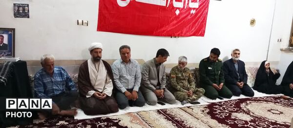 دیدار با خانواده شهید مرادپور به مناسبت هفته دفاع مقدس