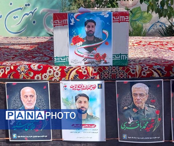 مراسم وداع و خاکسپاری پیکر پاسدار سرافراز اسلام در روستای همت آباد باخرز 