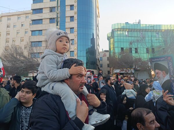 تشییع پیکر شهدا، همراه با اعلام انزجار از اغتشاشات اخیر 