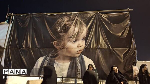 رسم وداع  با پیکر مطهر امام قائد