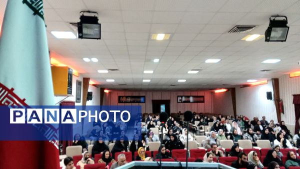 کارگاه آموزشی ویژه والدین با محوریت ارتباط موثر با نوجوانان در نیشابور