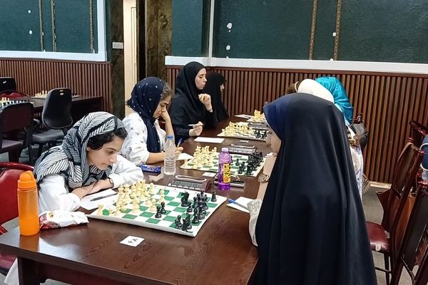 آناهیتا زاهدی‌فر استاد بین‌المللی شطرنج بانوان، قهرمان شد