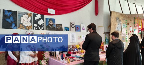 افتتاح نمایشگاه مدرسه انقلاب دبیرستان بهارآزادی 