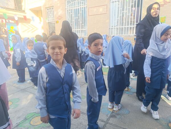 زنگ آغاز مهر در دبستان دخترانه مهر و ماه آشخانه 