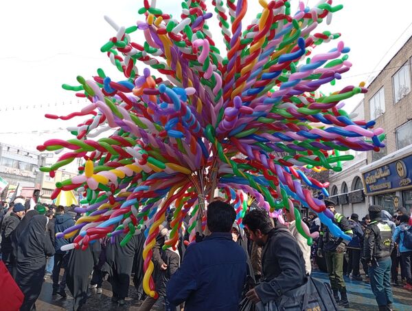 راهپیمایی ۲۲ بهمن در مشهد با حضور فرمانده واحدهای حوزه ۱۹ بسیج دانش‌آموزی منطقه تبادکان