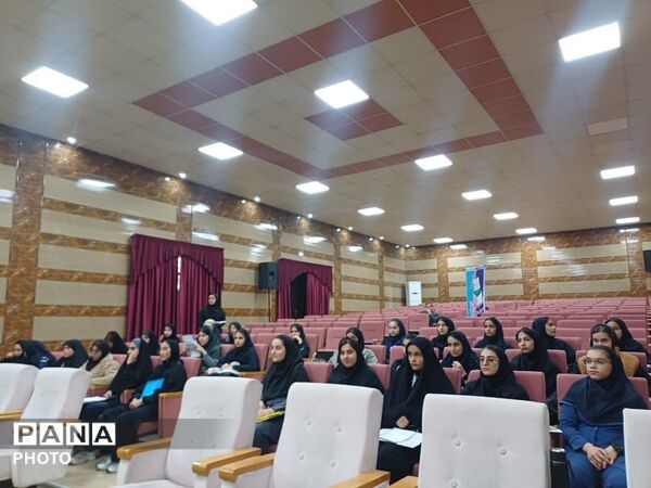 ایران فردا را دانش‌آموزان می‌سازند