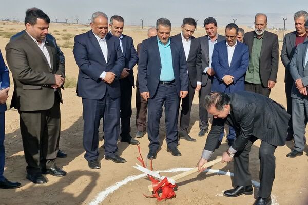 آیین کلنگ‌زنی هنرستان خیرساز هیأت امنایی در قرچک