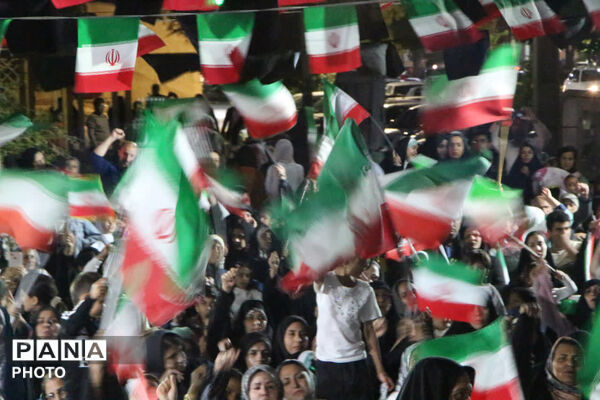 جشن روز دختر در ورودی باغ دولت آباد یزد