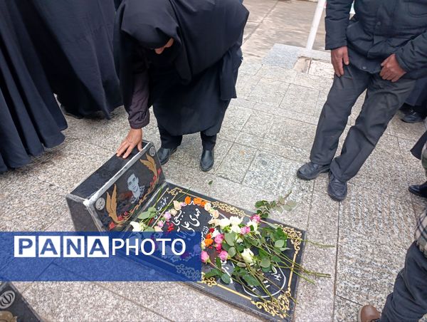 غبار روبی و عطر افشانی گلزار شهدا  در نیشابور 