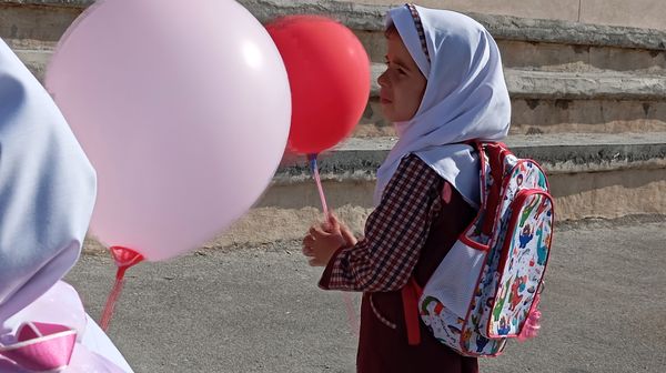 شکوفه‌های لبخند در جشن شکوفه‌ها؛ آغاز فصل دانش‌آموزی با شادی و هیجان