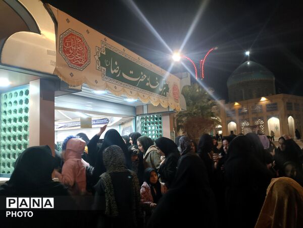 مردم کاشمر در زیارتگاه شهید مدرس قرآن بر سر گرفتند