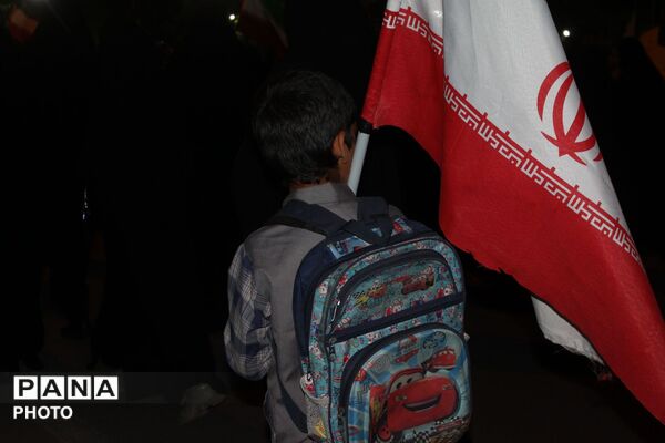 گام‌هایی که خیابان را روشن کردند
