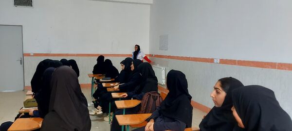 گرامیداشت هفته پدافند غیر عامل در دبیرستان نمونه دولتی برکت خاتم