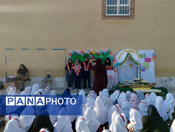 جشن ولادت حضرت زینب(س) و بزرگداشت روز پرستار در دبستان تکتم