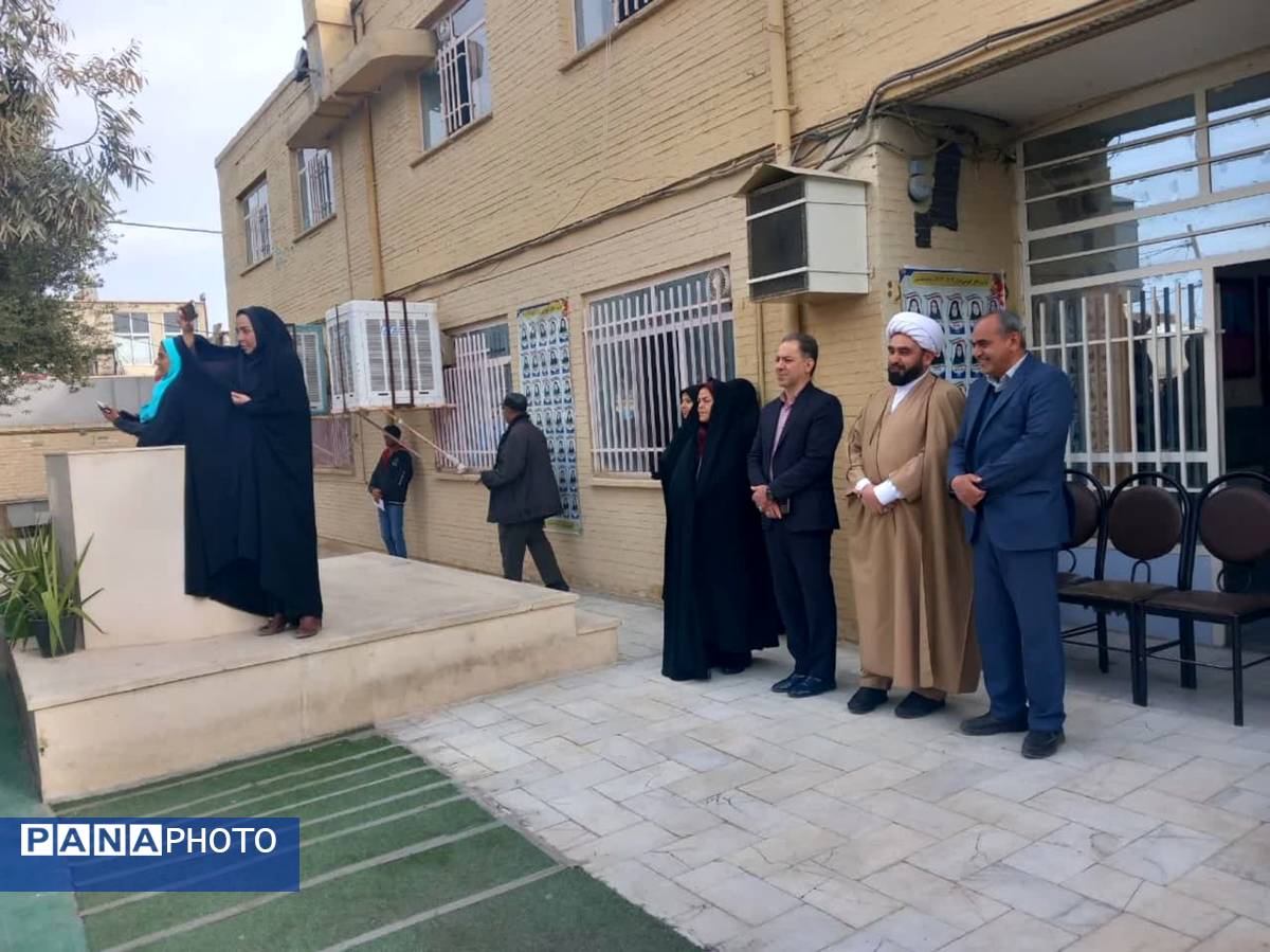 چهارشنبه متفاوت با حضور مدیر آموزش و پرورش ناحیه یک در دبیرستان عفت