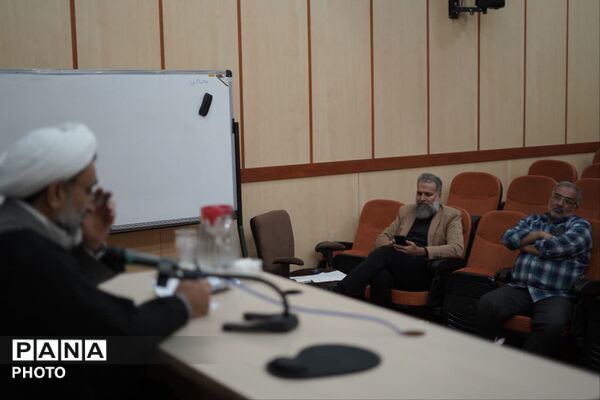 دومین نشست فعالان رسانه ای استان قم با موضوع تشییع رهبر شهید 