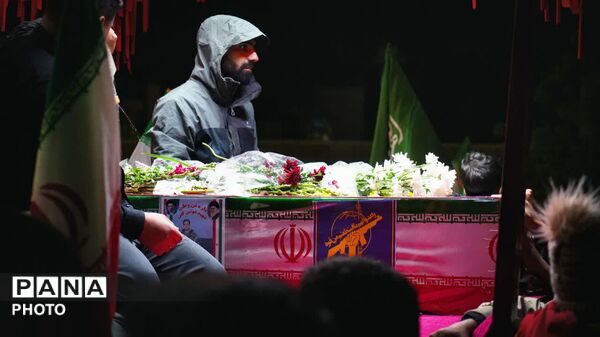  روزهای دلتنگی؛ شهادت پدر، آرزوی پرواز، تشییع شهدا