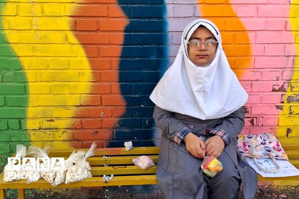 بازارچه دانش آموزی در دبستان شهید ناصری ناحیه دو شهرری 