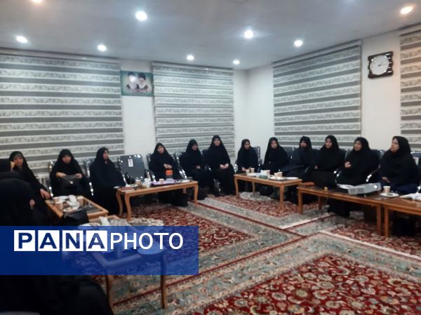 کارگاه آموزشی زنان آگاه در زیارتگاه شهید آیت الله مدرس(ره) کاشمر