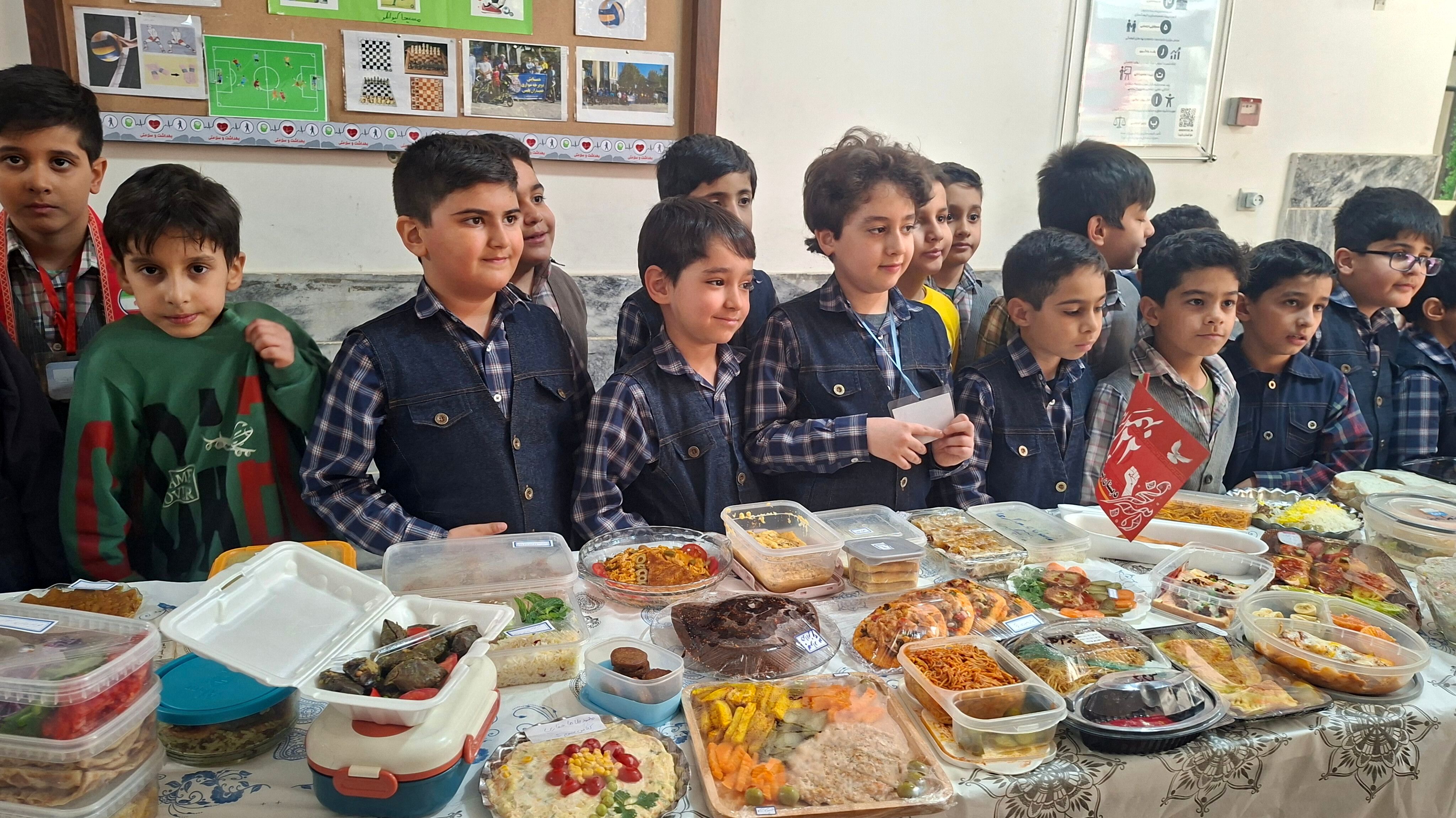 جشنواره غذای سالم در دبستان پسرانه فرهنگیان ۱