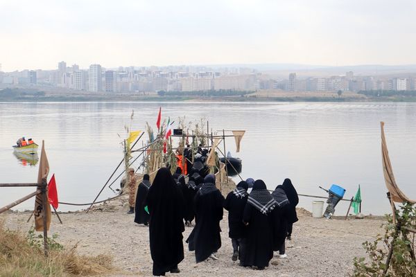 بازدید دانش آموزان و دانشجو معلمان اردبیلی از نمایشگاه هفته دفاع مقدس 