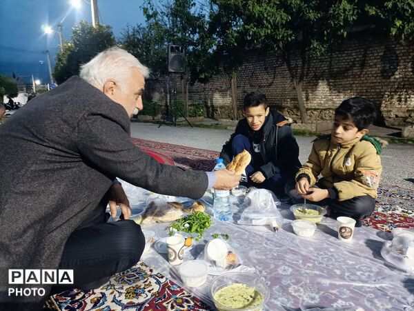 سفره افطاری خیابانی و تجمع منتقمین رهبر شهید در روستای ریحان‌آباد گلوگاه