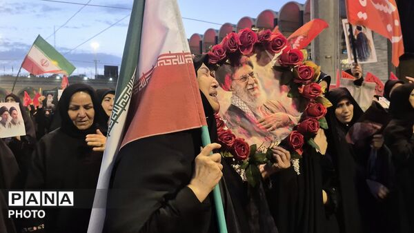 تلاقی اشک حق و صلابت ملت، امروز در تشییع قائد امت 