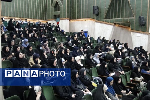 برگزاری دوره آموزشی تربیتی جهت توانمند سازی معلمان مدارس منطقه ۱۰