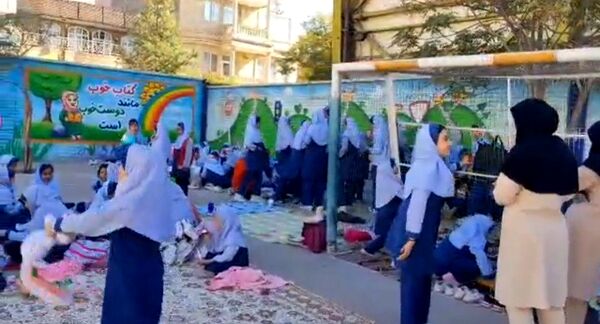 روز جهانی کودک و تخم مرغ در مدرسه شاهد خیر سجادی 