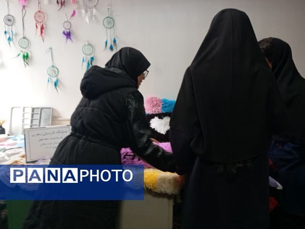 نمایشگاه محصولات دست ساز به مناسبت دهه فجر