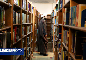 معاون پرورشی و فرهنگی وزارت آموزش و پرورش از کتابخانه سازمان دانش‌آموزی استان فارس بازدید کرد