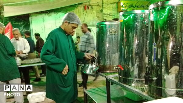 طعم خدمت و محبت؛ عطر فاطمی در «چایخانه حضرت زهرا (س)» پیچید