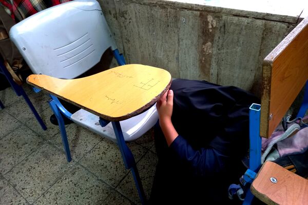 مانور زلزله در دبیرستانه دخترانه شاهد فیض ناحیه 3 شیراز