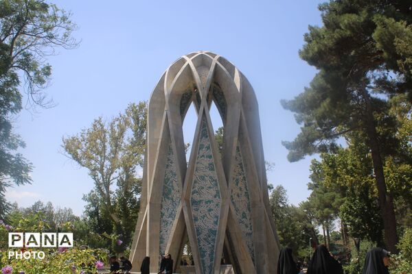 پیاده روی دلدادگان اربعین حسینی از امامزاده ابوتراب تا امامزاده محروق
