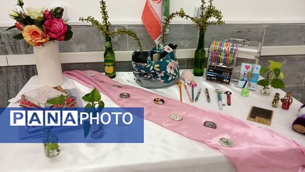 برپایی نمایشگاه دستاوردهای انقلاب‌اسلامی در دبیرستان نمونه‌تربیت شهرستان محلات