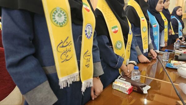دیدار صمیمی دانش‌آموزان با استاندار کهگیلویه و بویراحمد 