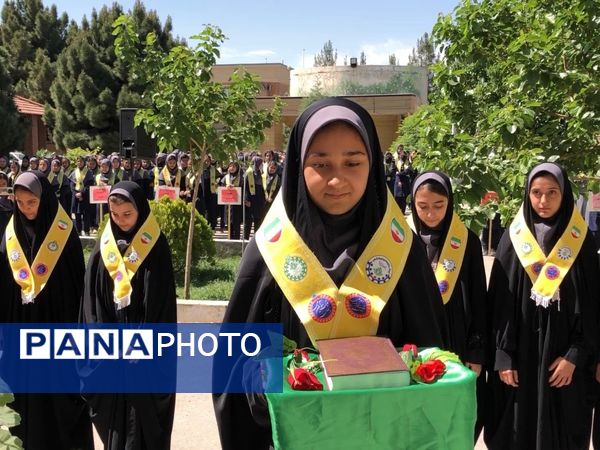 بازدید ارزیاب سازمان دانش‌آموزی کشور از دبیرستان تشکیلاتی المهدی ناحیه ۵ مشهد