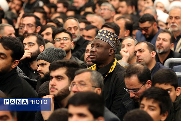 اولین شب مراسم عزاداری حضرت فاطمه‌زهرا سلام‌الله‌علیها در حسینیه امام خمینی(ره)