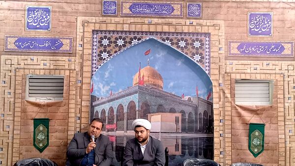 بازدید مسئولان منطقه ۱۰ از دانش‌آموزان معتکف