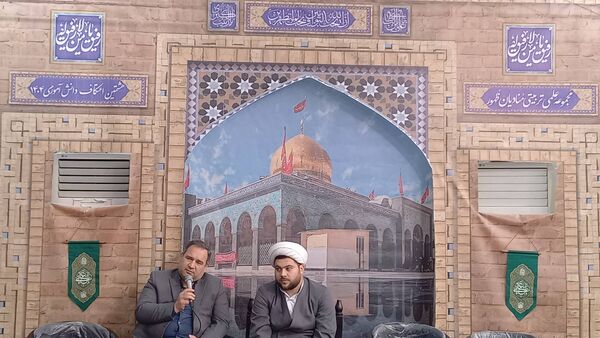 بازدید مسئولان منطقه ۱۰ از دانش‌آموزان معتکف