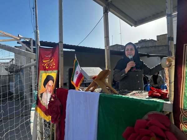 نواختن زنگ انقلاب در دبیرستان هیأت‌امنایی طه
