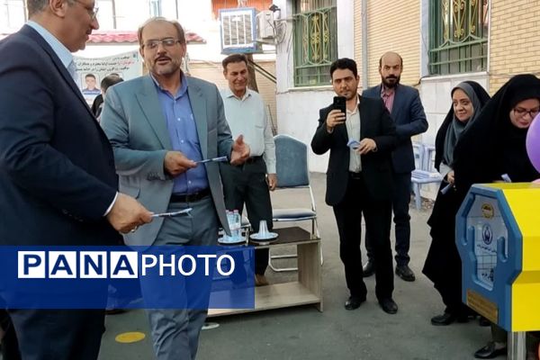 آیین جشن عاطفه‌ها در دبستان امام جعفر صادق(ع) ناحیه سه