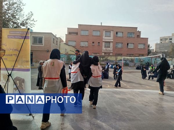 مانور سراسری زلزله در دبیرستان اعطایی ناحیه ۳ مشهد
