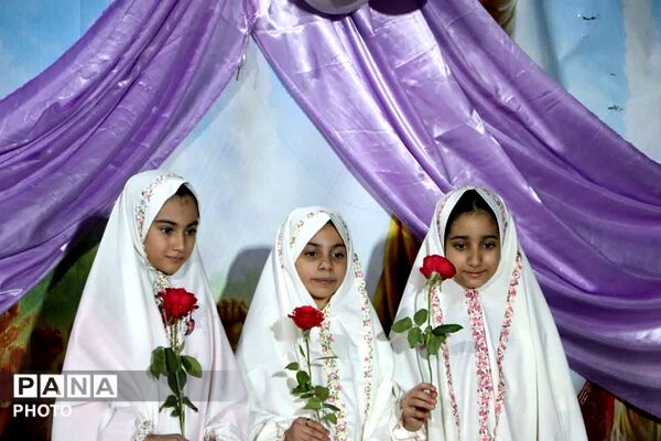 لبخند معنویت در کنار چادر پاکی