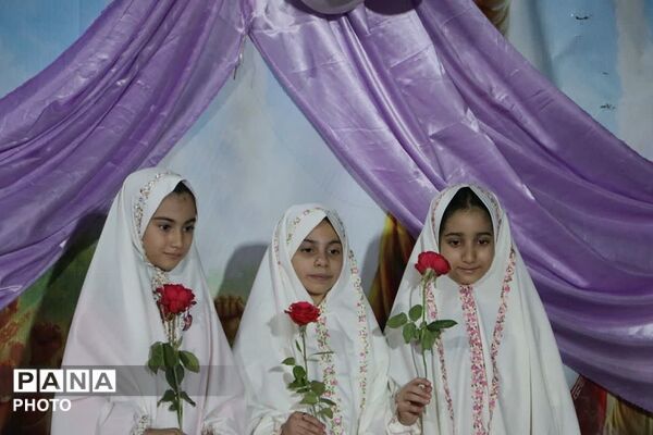 لبخند معنویت در کنار چادر پاکی